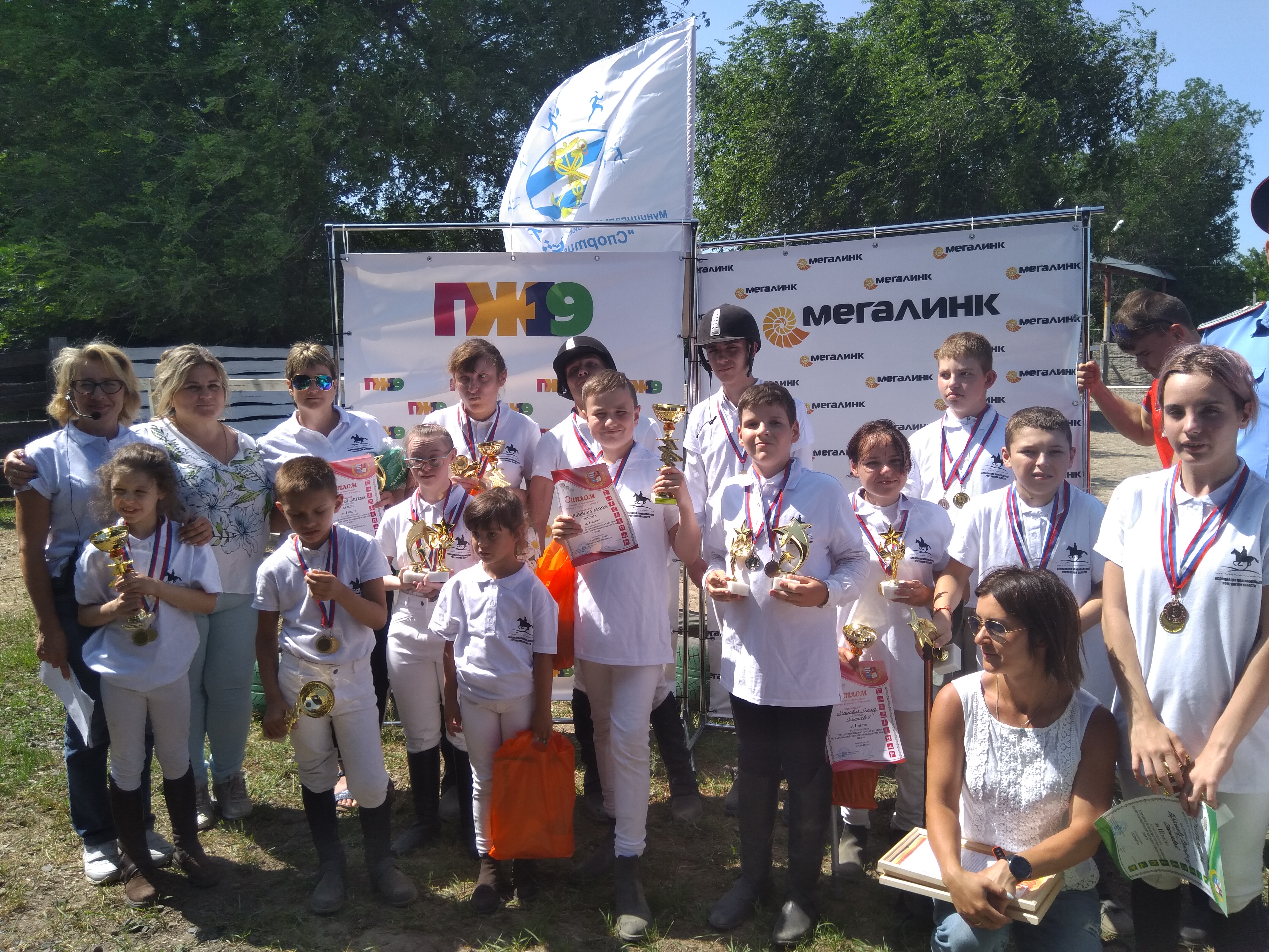 Ежегодные "специальные" паралимпийские соревнования по конному спорту